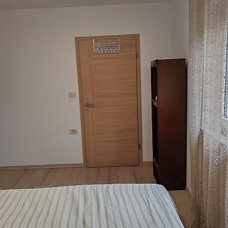 度假居 House Labor In *